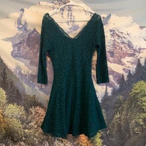 Evening Dress - Lace - Low back - Emerald